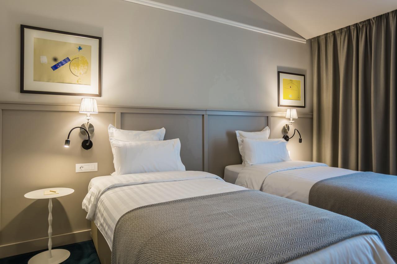 Hotel Residence Promenade Burgas ภายนอก รูปภาพ A room at the hotel