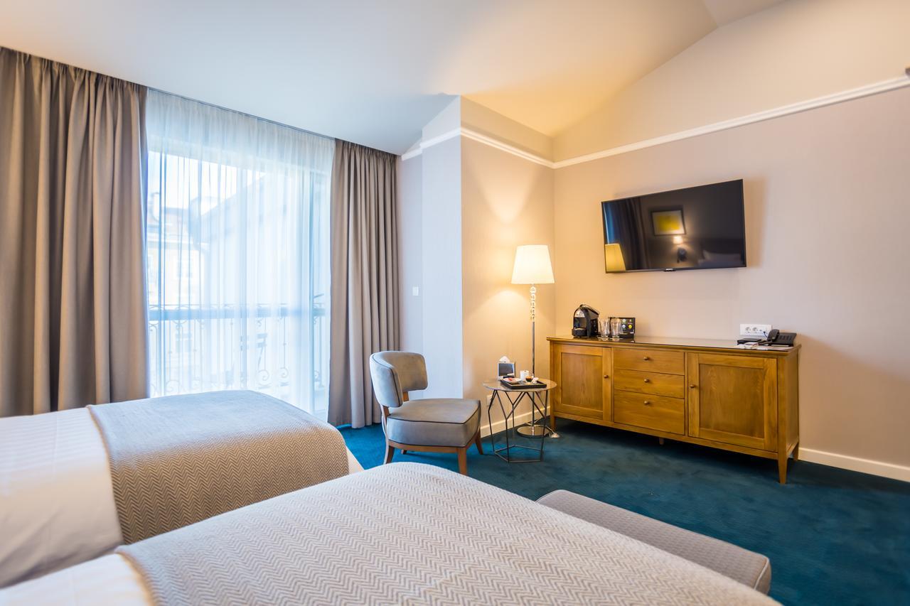 Hotel Residence Promenade Burgas ภายนอก รูปภาพ A room at the hotel
