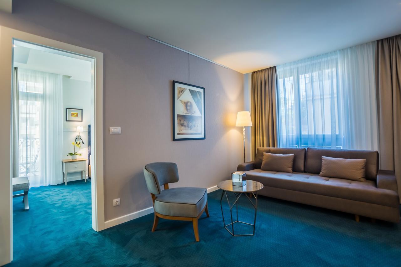 Hotel Residence Promenade Burgas ภายนอก รูปภาพ Suite